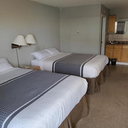Wild Rose Country Inn 그랜드 프레리 외부 사진