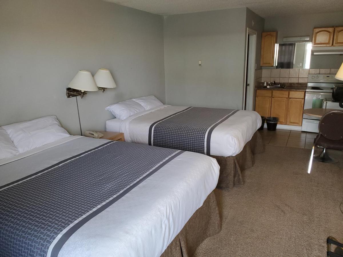 Wild Rose Country Inn 그랜드 프레리 외부 사진